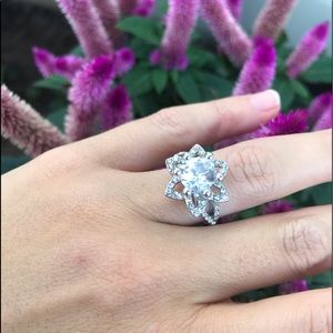 Gorgeous Flower Shaped Ring